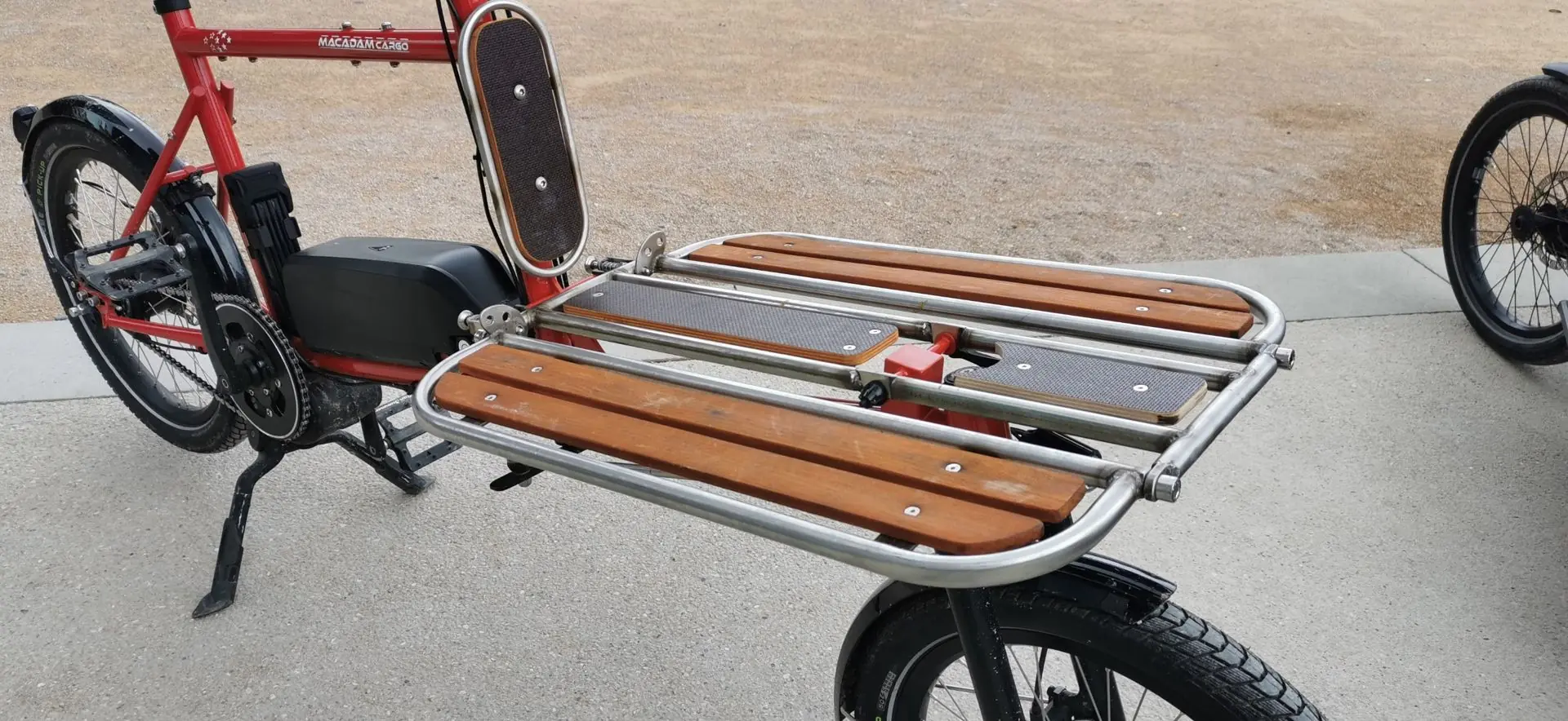 Plateforme du Savoir fer en Inox et bois, vue de face