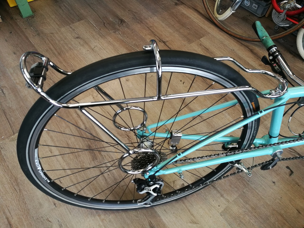 Macadam cargo Genève. Porte-bagage vélo sur mesure.