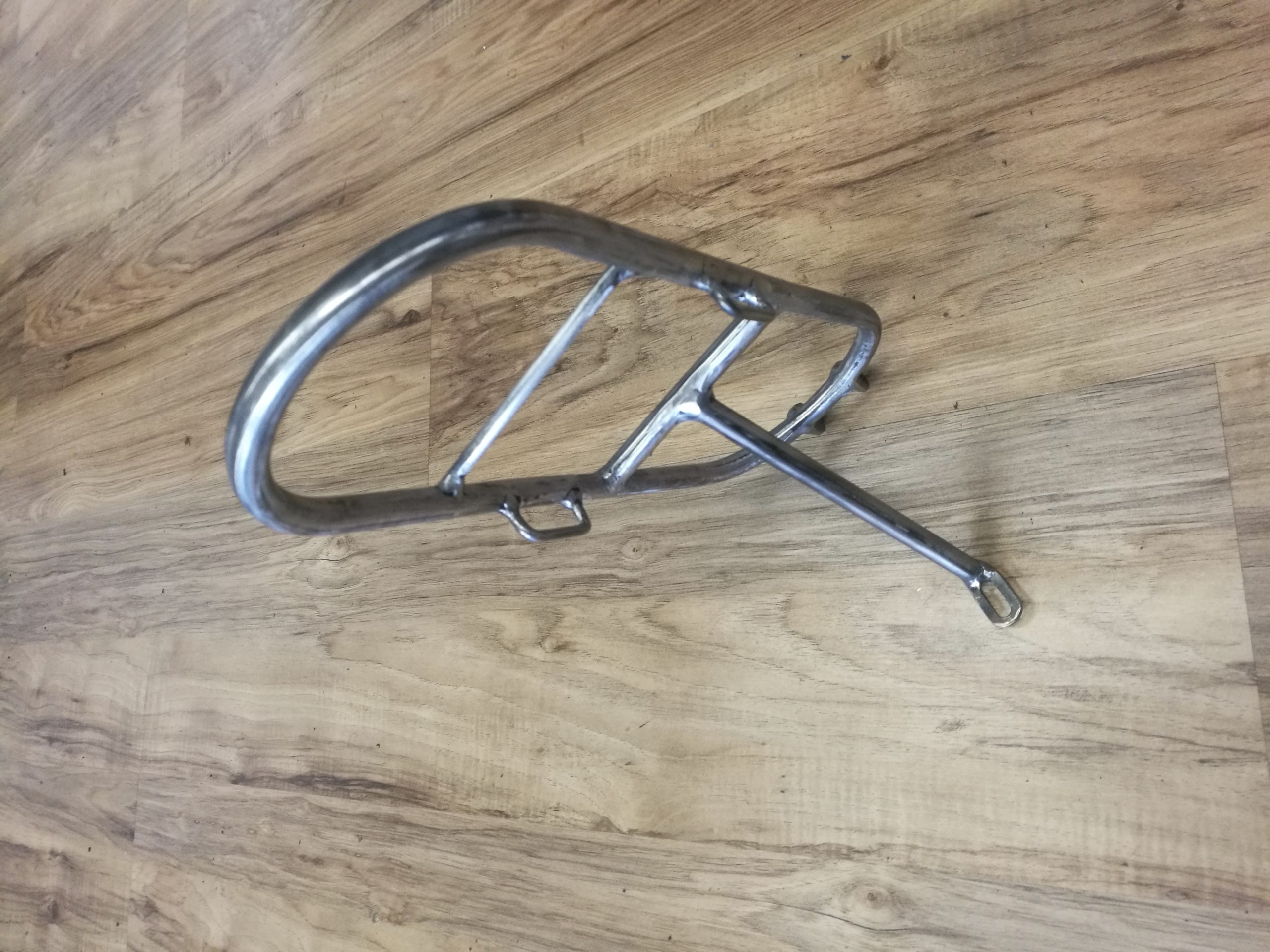 Macadam cargo Genève. Porte-bagage vélo sur mesure.