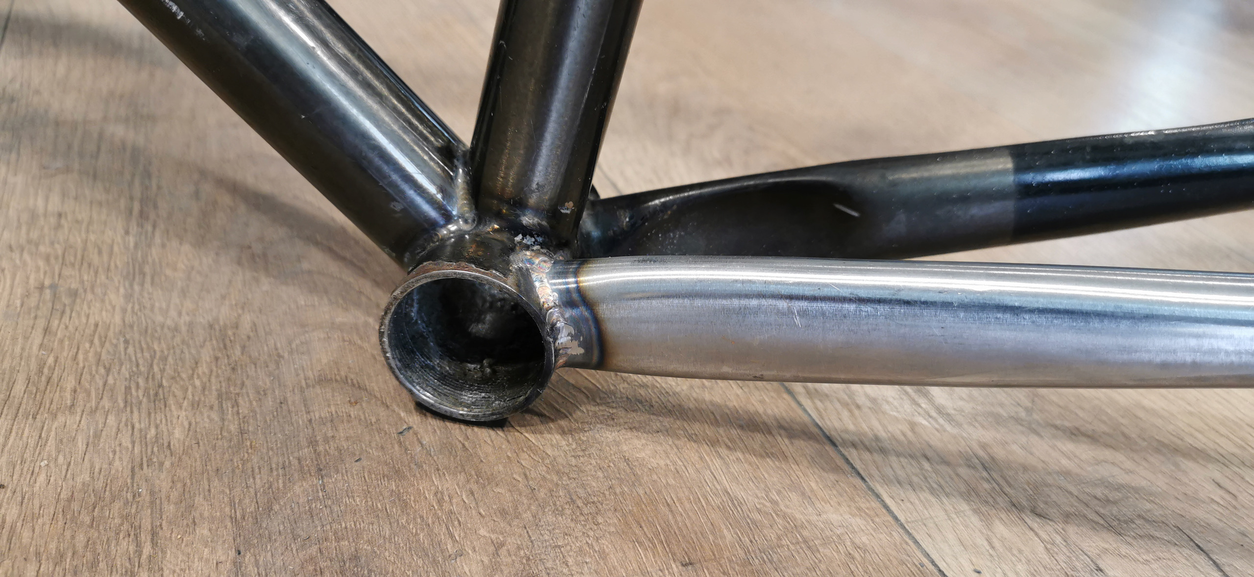 Macadam cargo Genève. Réparation et soudure de cadres de vélos.