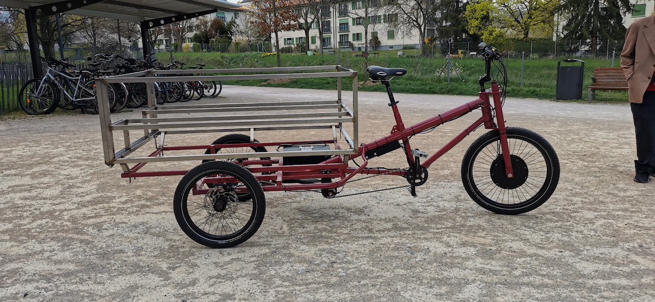 Macadam cargo Genève. Adaptation vélo triporteur sur mesure.